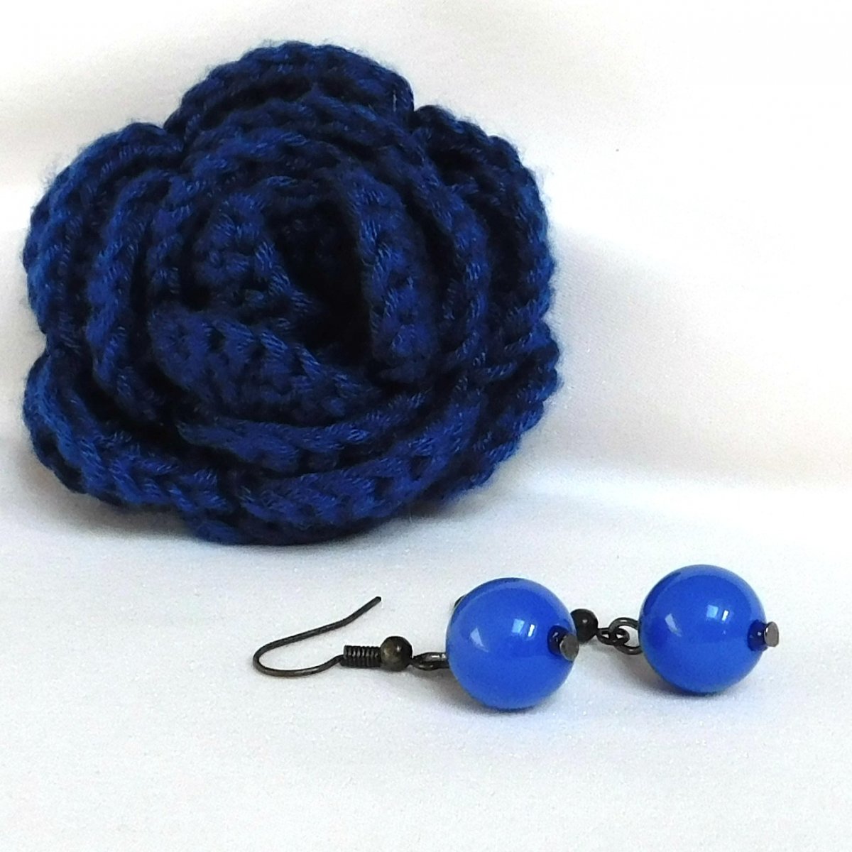 Tmavě modré náušničky - plastové