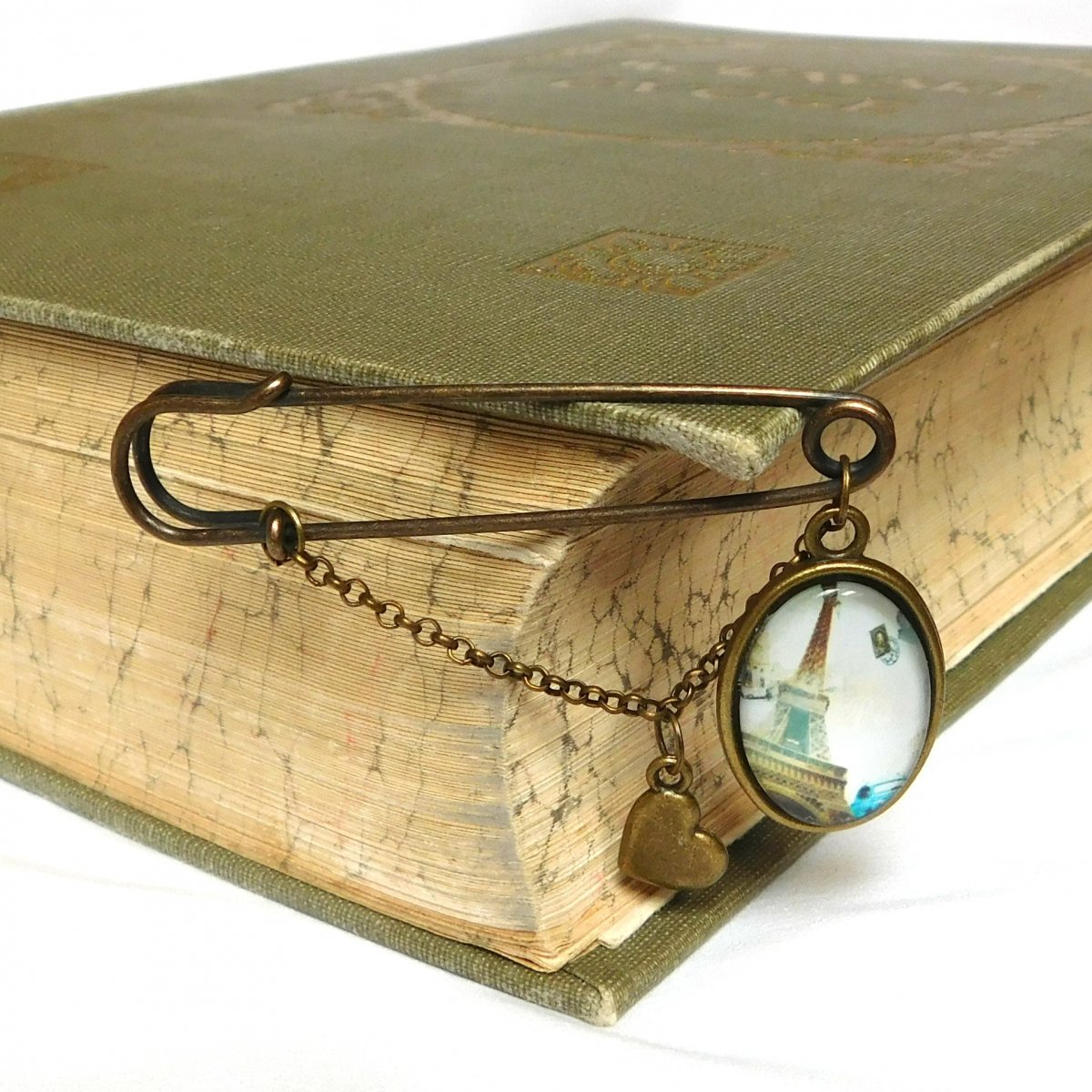 Ozdobný spínací špendlík, Paříž