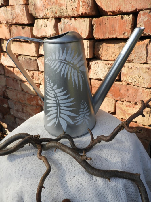 Konvička plechová na zalévání kapradiny