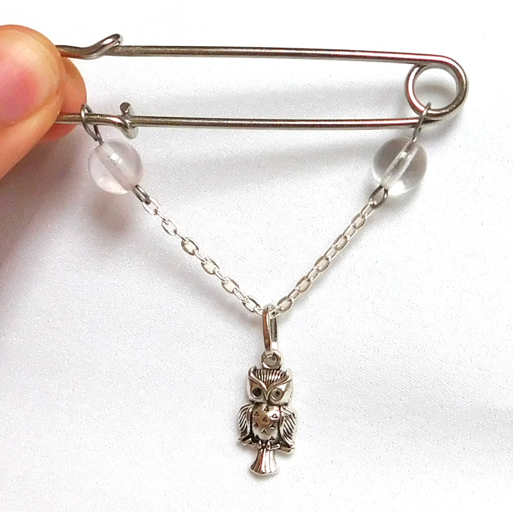 Ozdobný spínací špendlík, sova v ledu