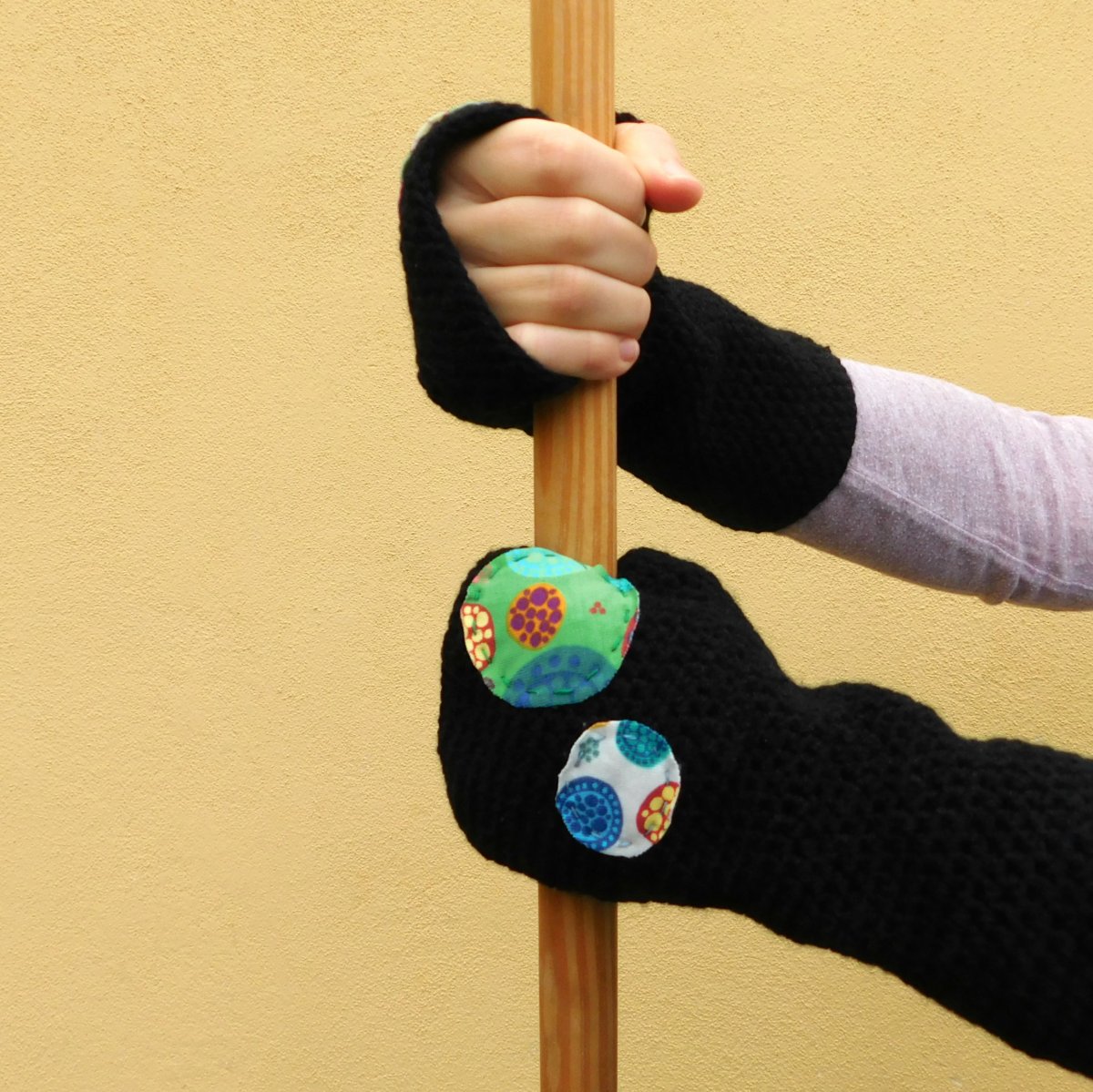 Černé návleky s kouskem mozaiky