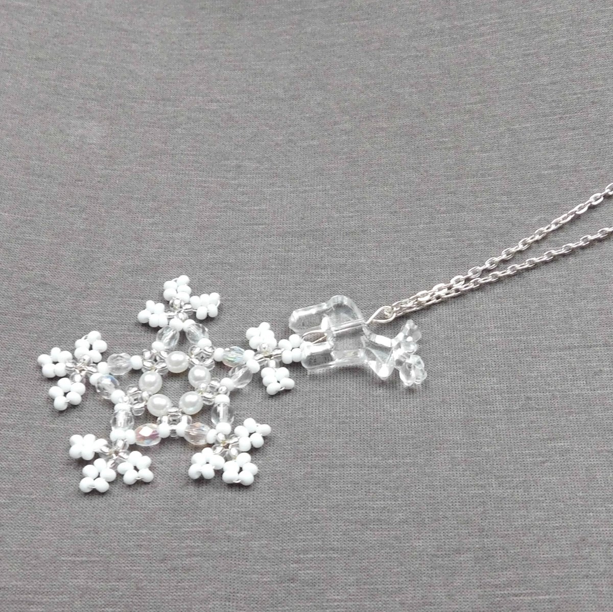 Náhrdelník s vločkou a sobem