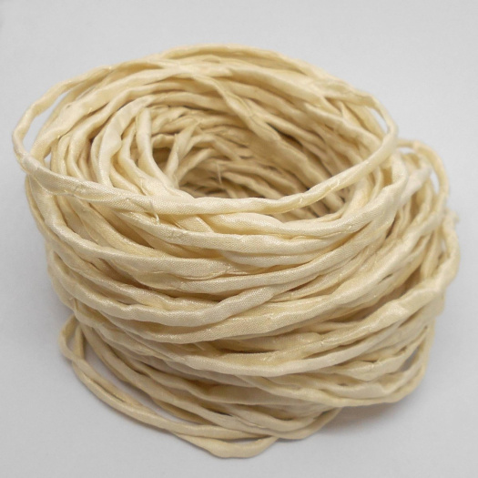 Hedvábná šňůrka krémová