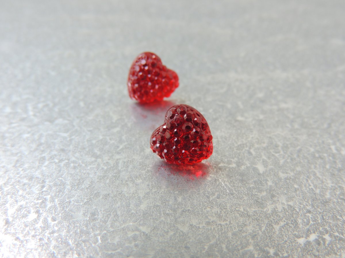 Blýskavá srdíčka, puzetky