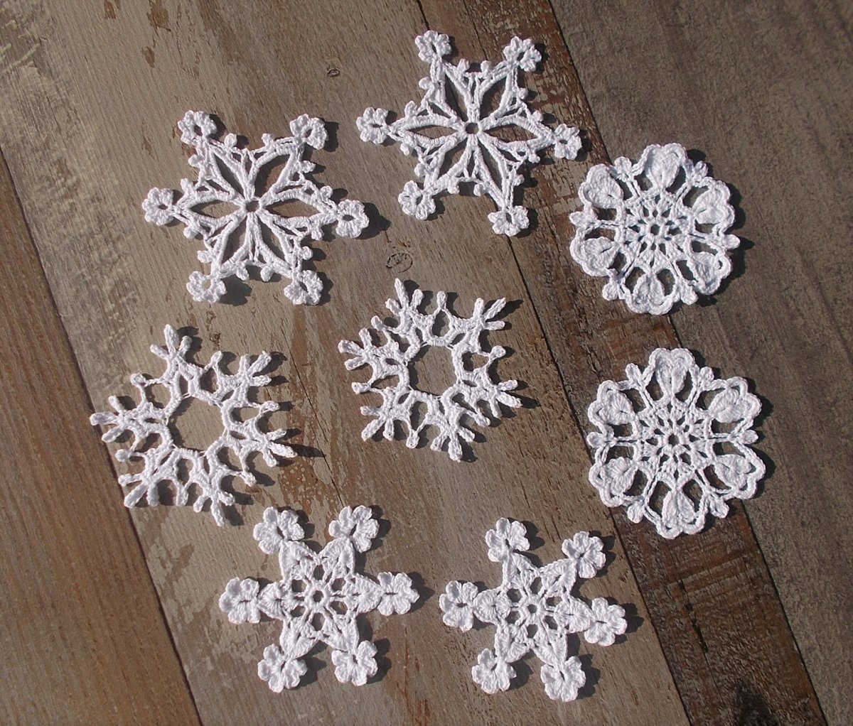 Sada háčkovaných vánočních ozdob 8 ks