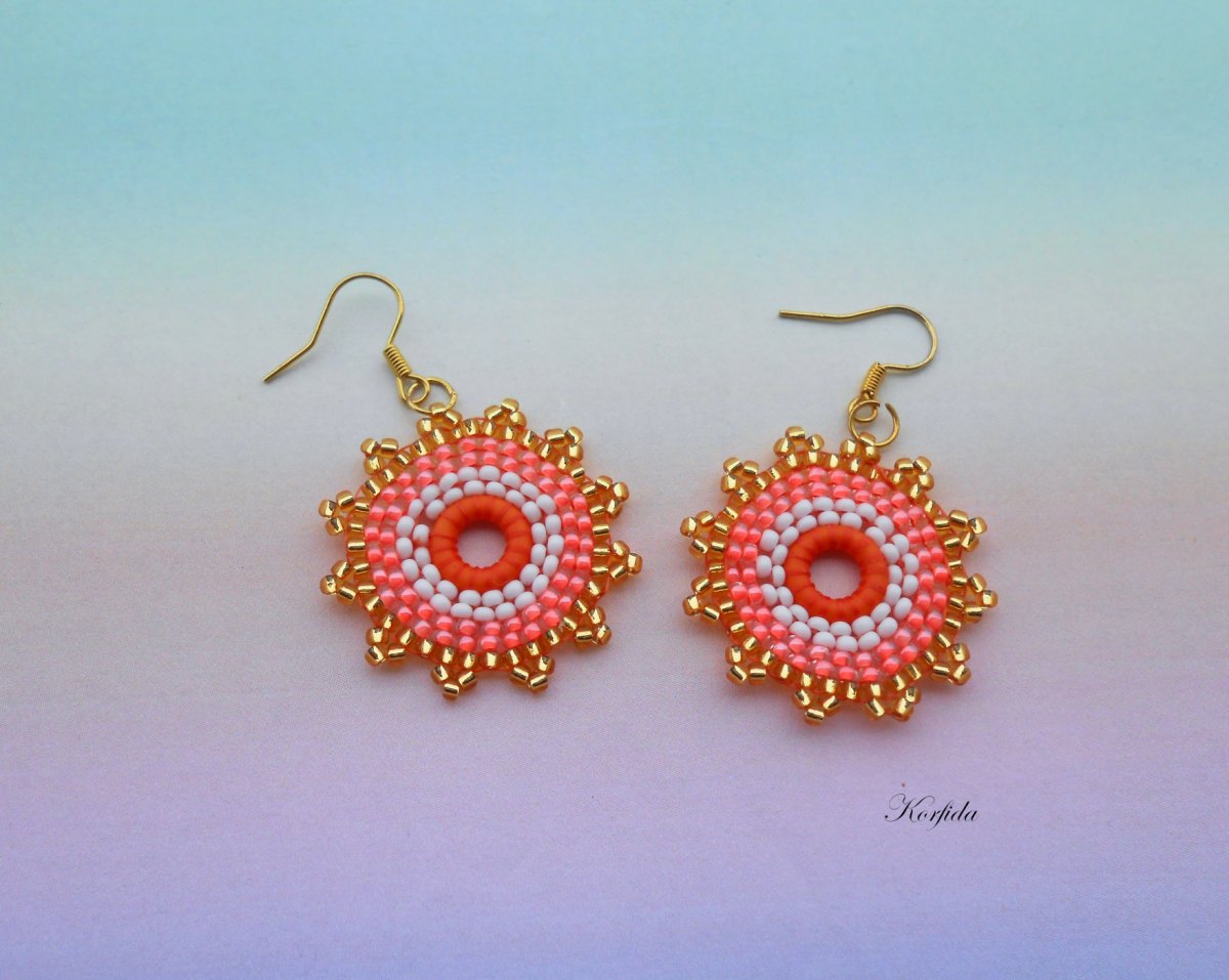 Náušnice šité pestrobarevný květ oranžovobílý