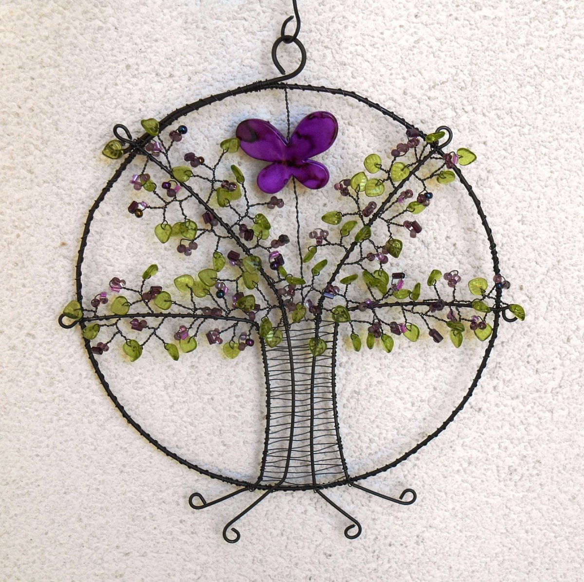 Drátovaný závěs - strom s motýlem - fialový