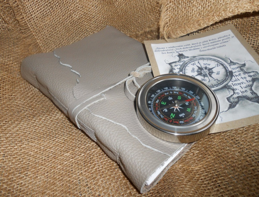 Kožený zápisník + kompas