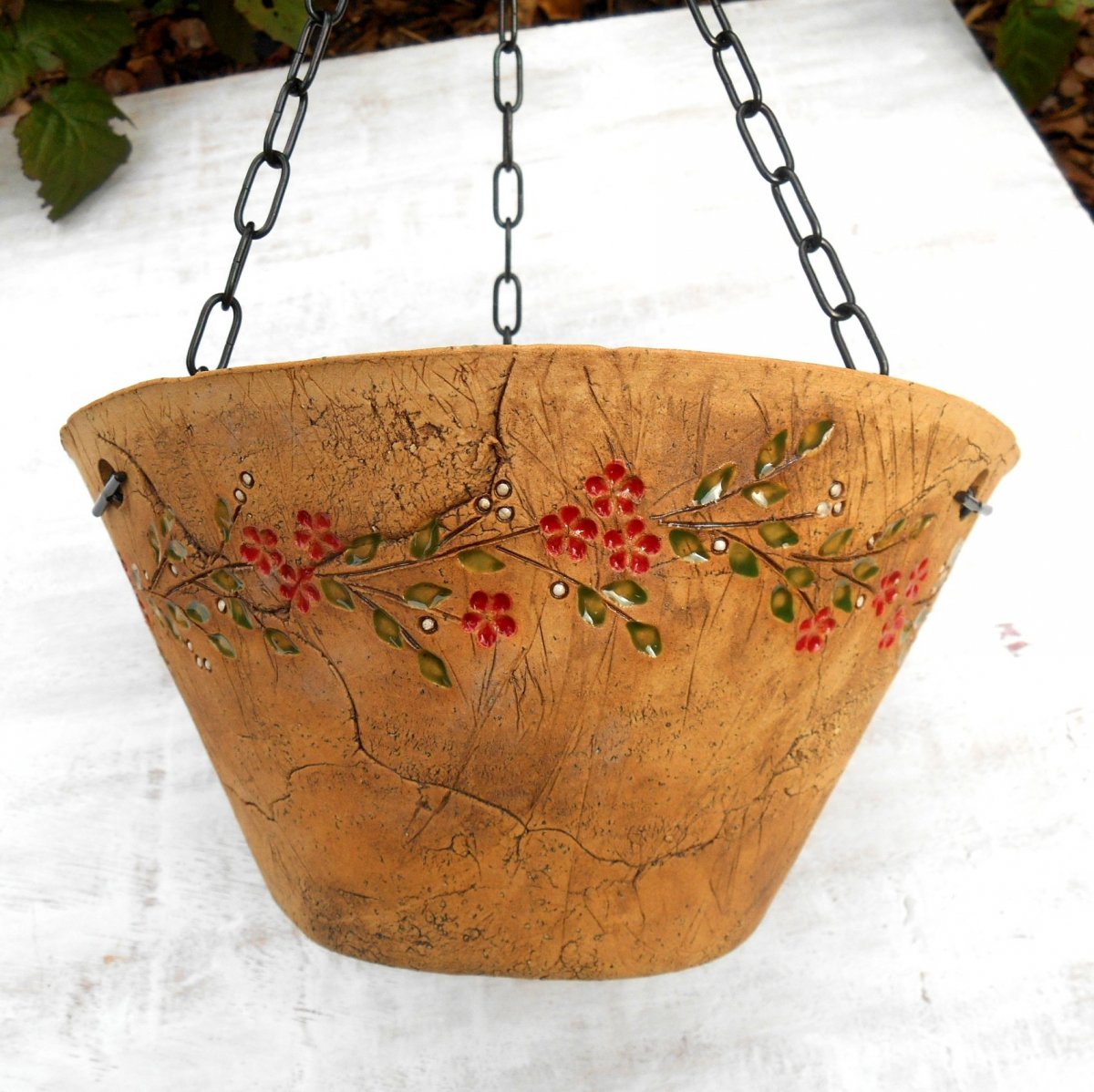 Závěsný květináč - červené kytičky