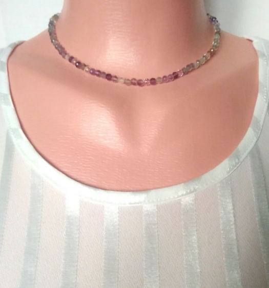 Náhrdelník (choker) brúsený fluorit (4mm)