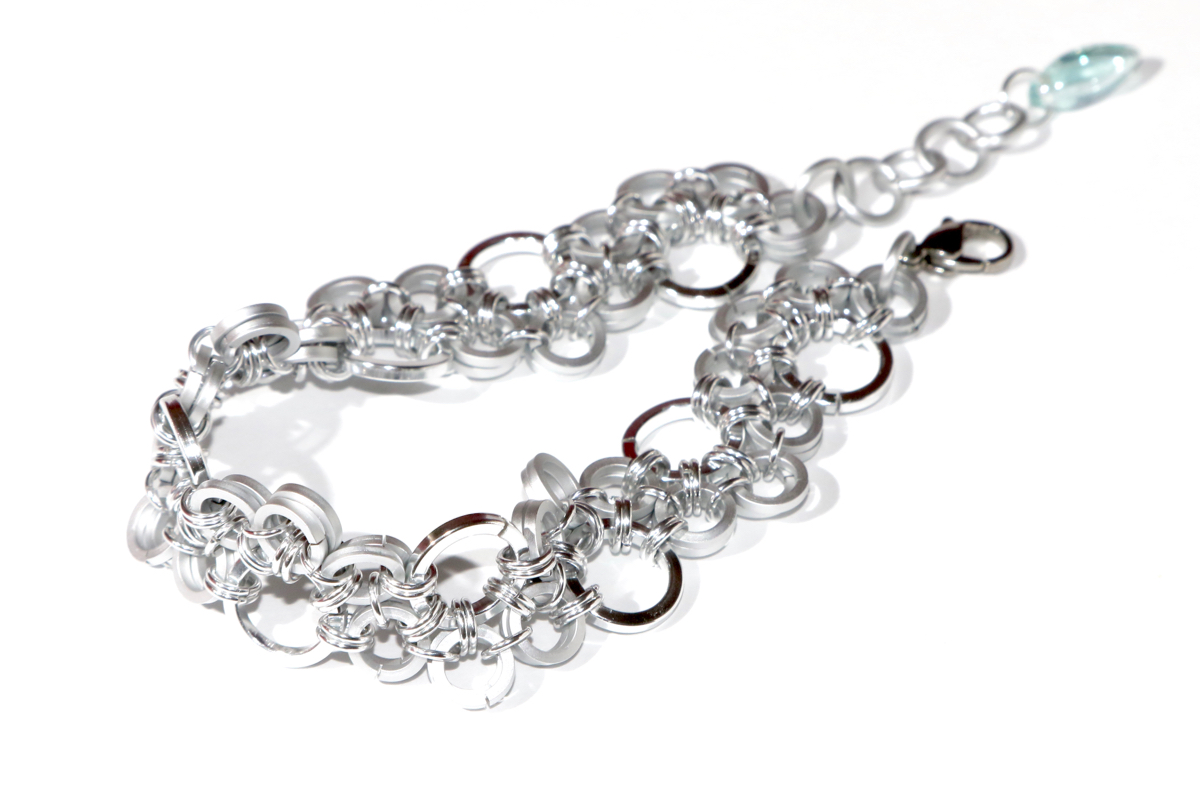 Tančící krajka bílo-stříbrná 