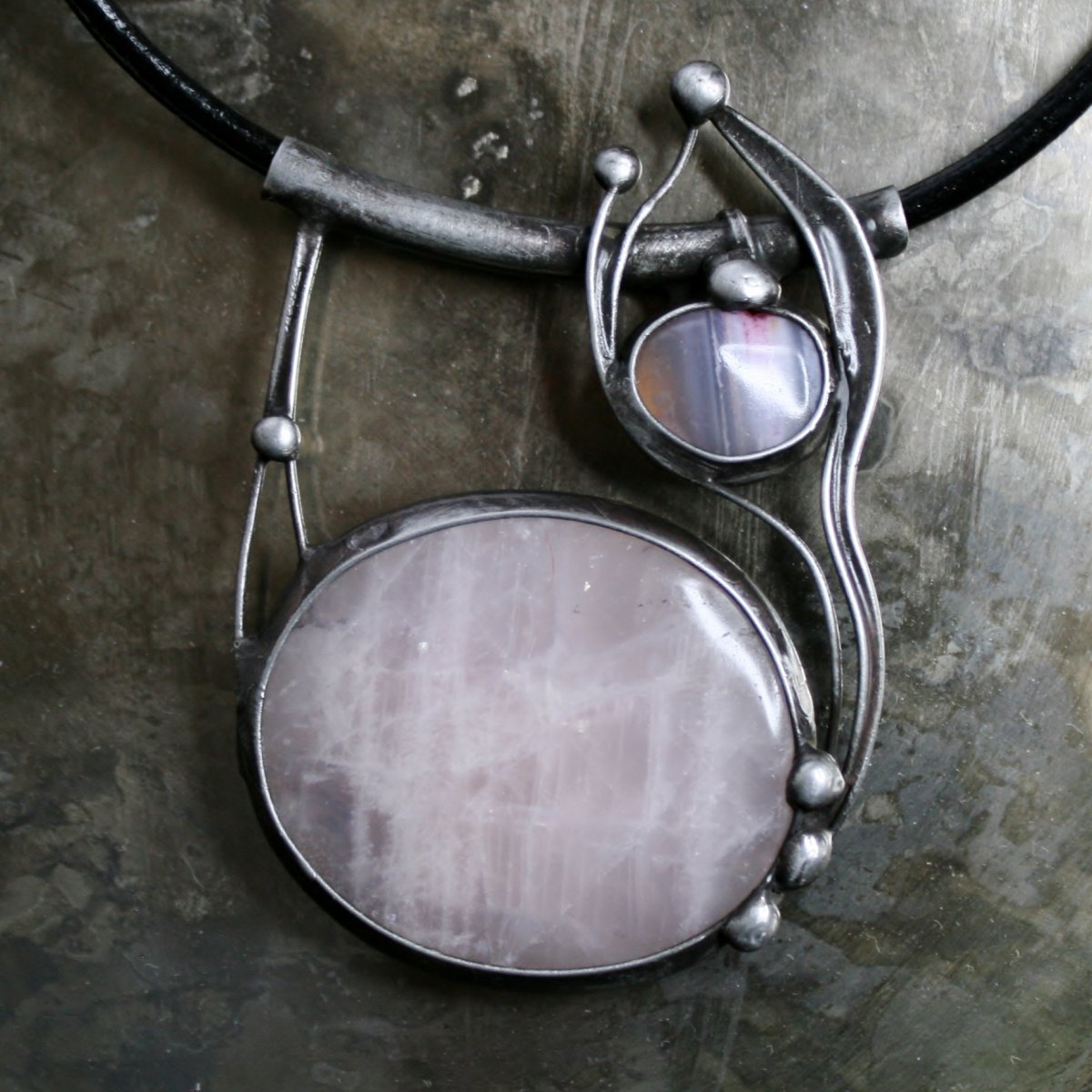 Něha - růženín a achát