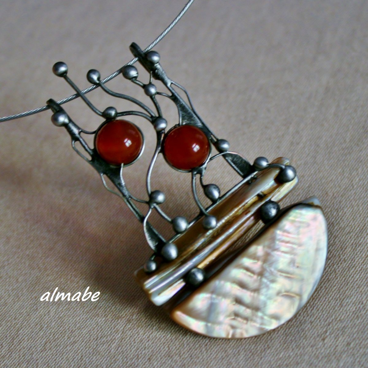 Stříbrné ráno (perleť a karneol)