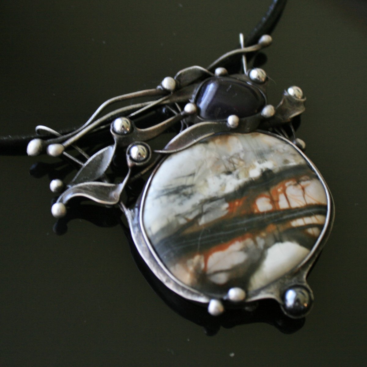   Kontrasty - šungit, korál