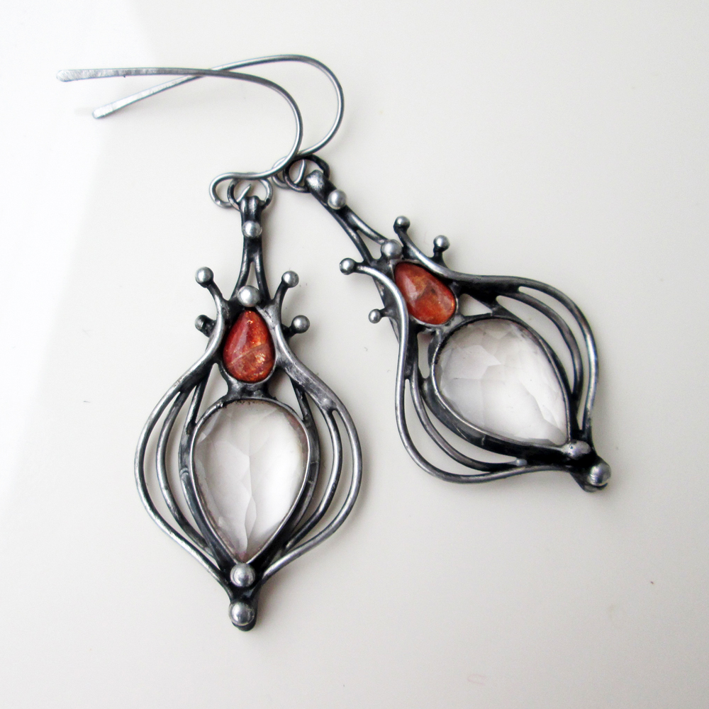 Křišťál se slunečním kamenem