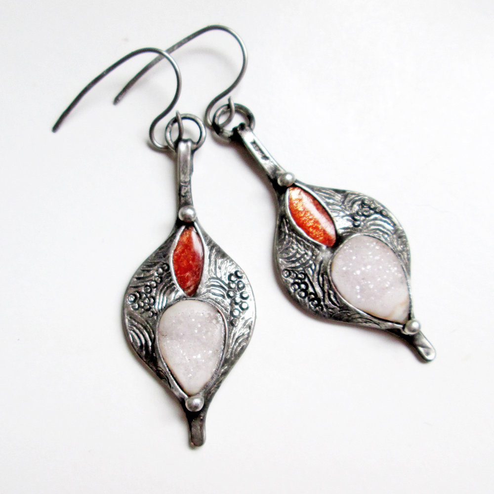 Křišťál se slunečním kamenem