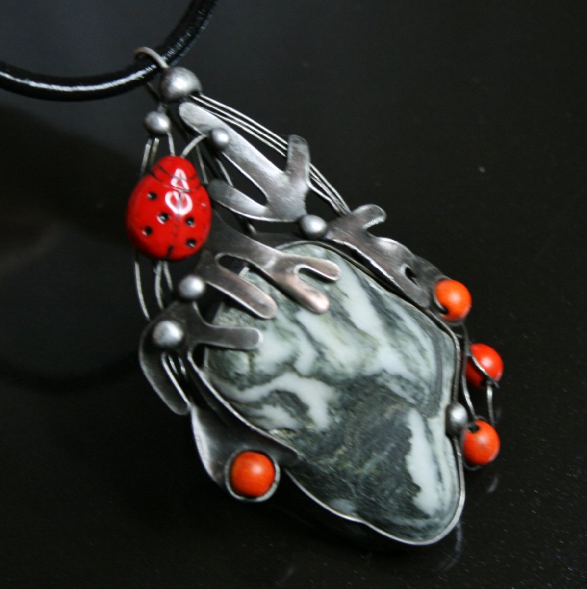 Právě v trávě - surový serafinit !!!    