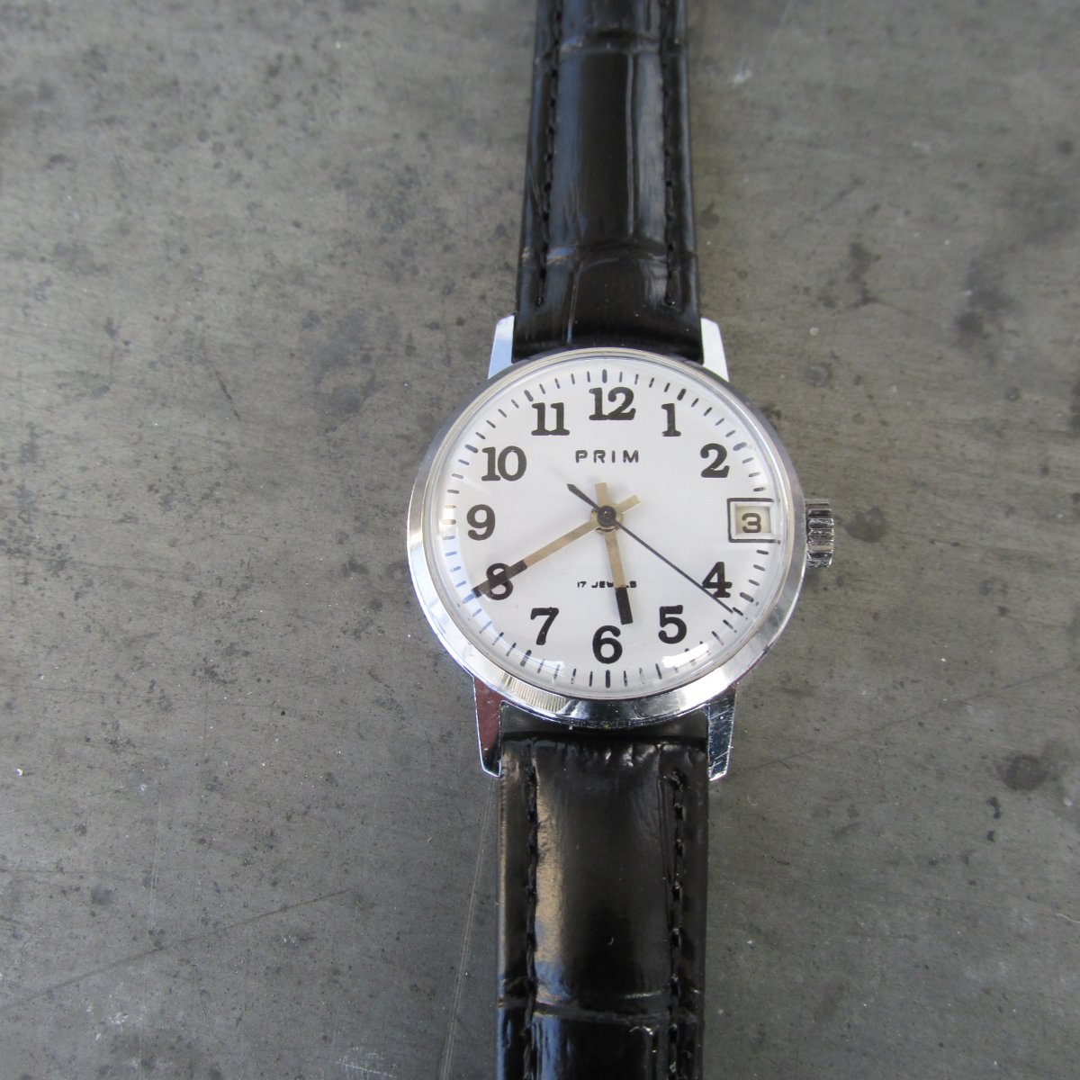 VZÁCNÉ NÁRAMKOVÉ HODINKY PRIM - TYP 66 629 1.1 Z ROKU 1993  s datumem