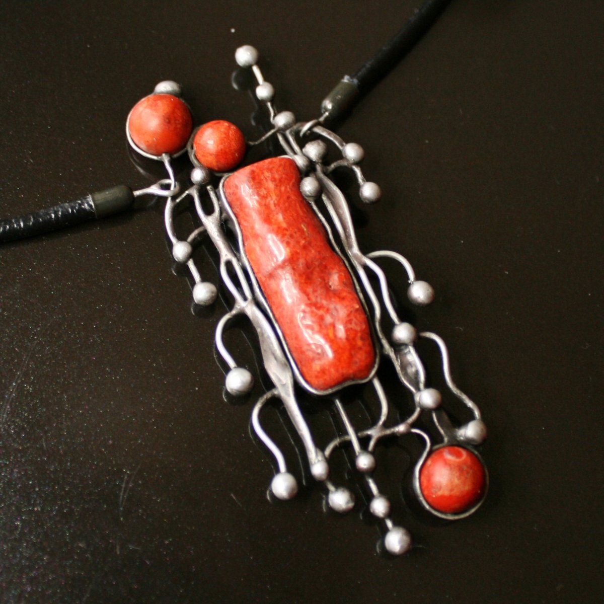 Velký přírodní korál na krk