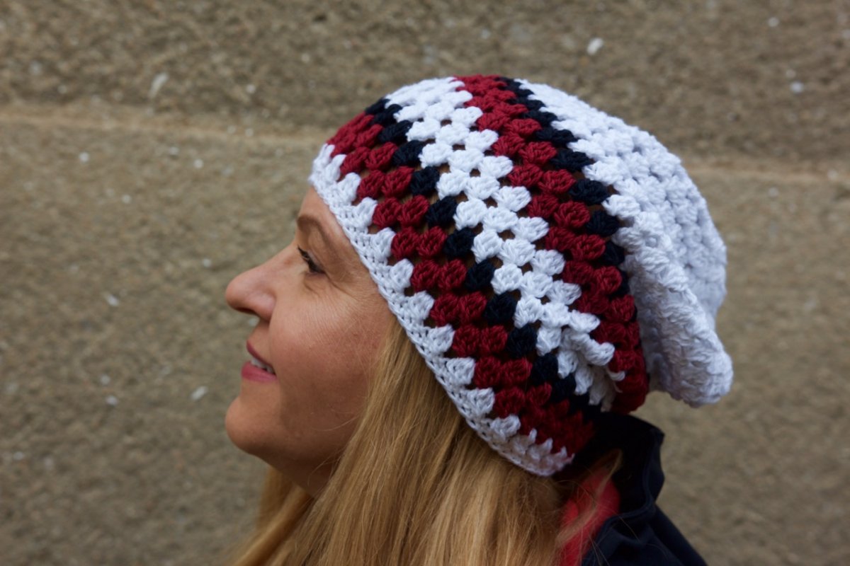 Nech na hlavě - bíločervená