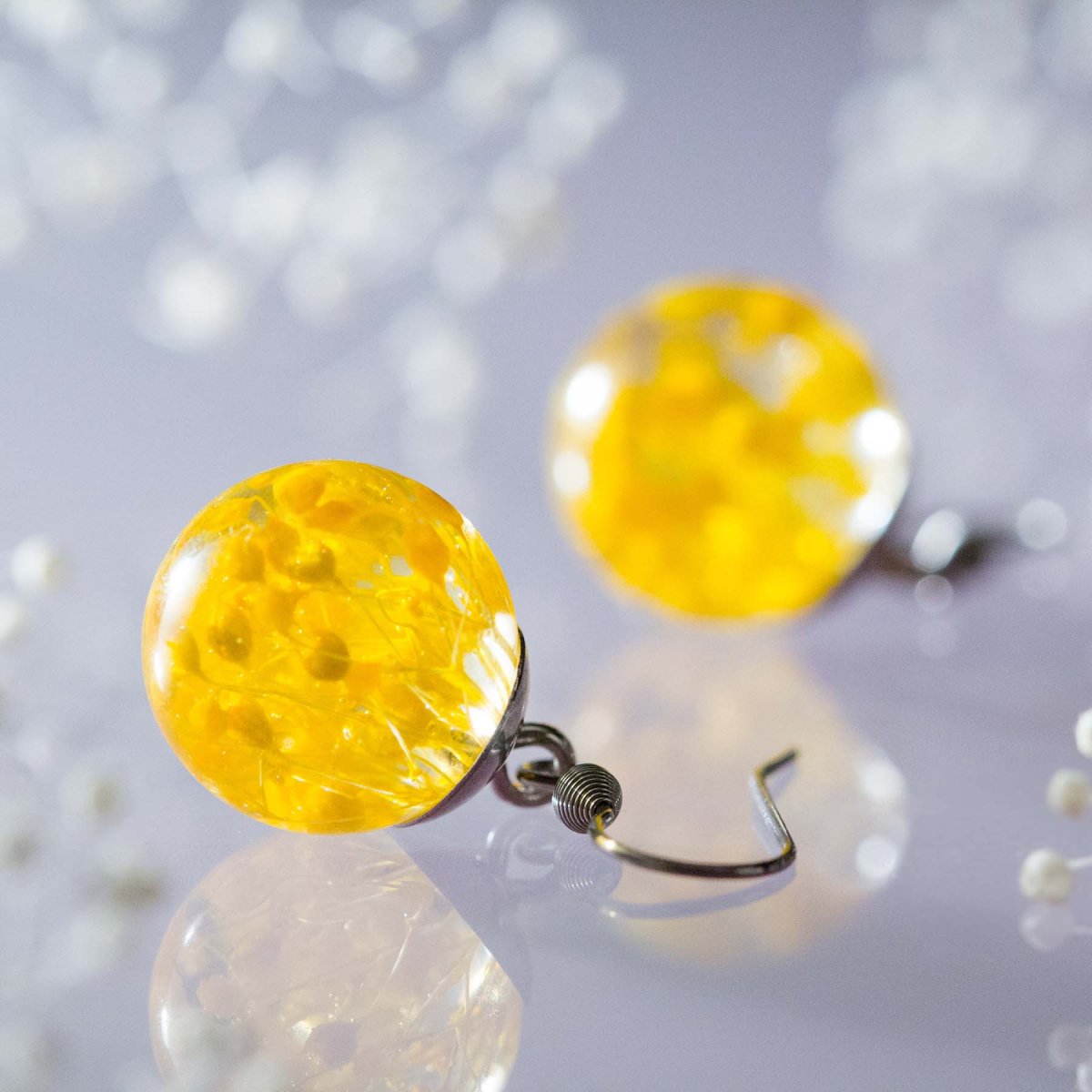 Sluncem políbené náušnice s pravými kvítky