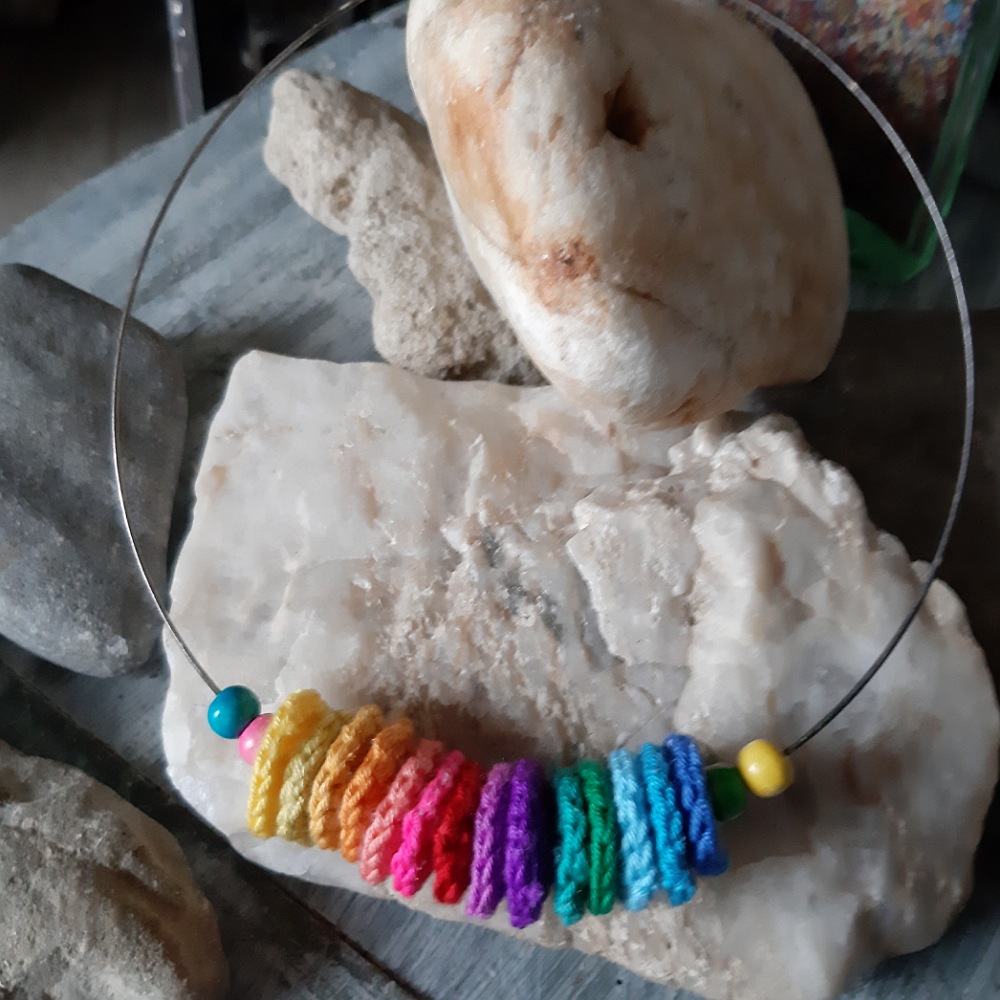 Háčkovaný náhrdelník ,, na obojku I.,,