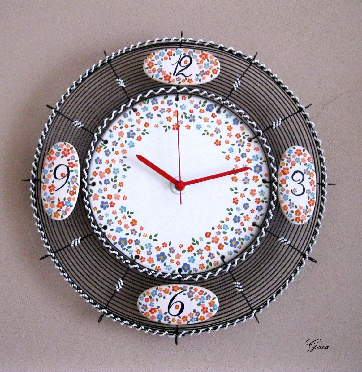 KVÍTÍ drátované hodiny