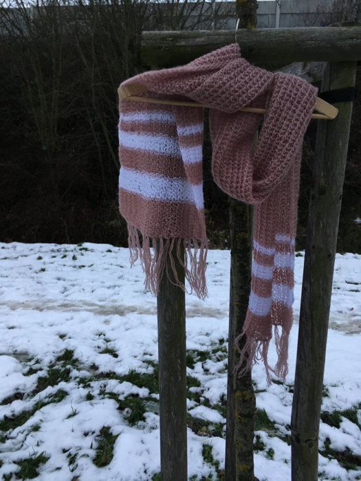 ŠÁLA V BARVĚ BÍLÉ KÁVY