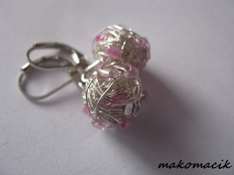 drátkové růžové kuličky