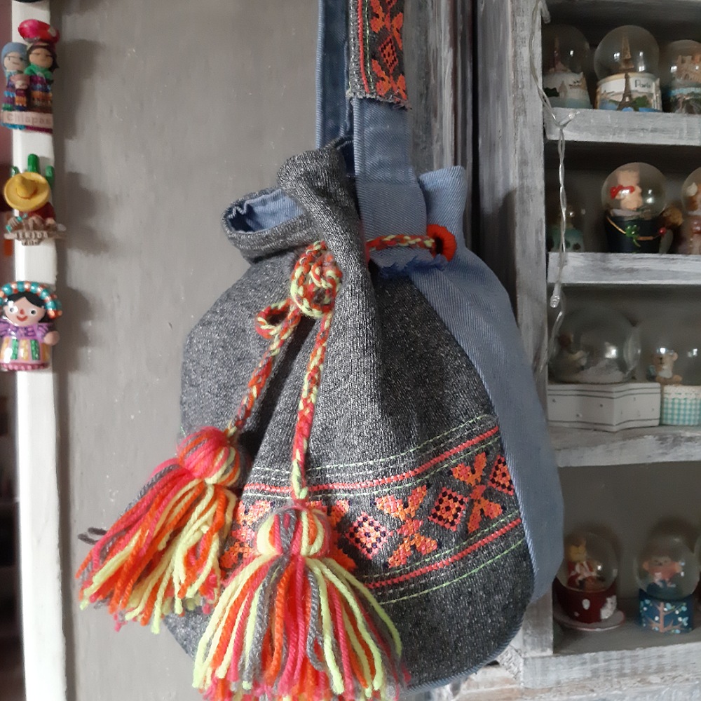 Originální vak se střapci