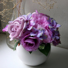 Šeříkové opojení_kytice růží a hortenzie_dekorace na stůl