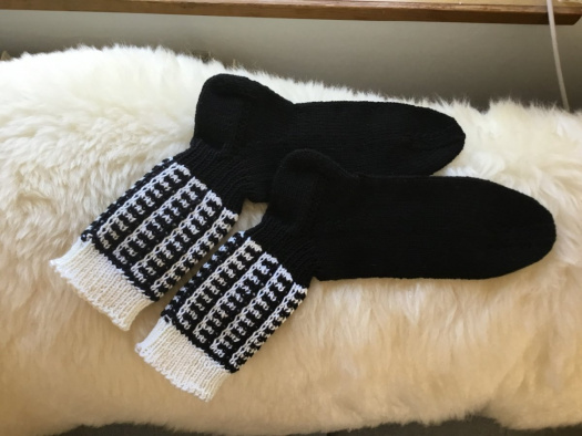 Ručně pletené ponožky-černobílé.Velikost:38-41