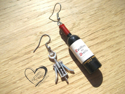 NÁUŠNICE - ČERVENÉ VÍNO A VÝVRTKA