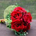 Svatební kytice z rudých růží SKLADEM