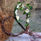 Jarní březové srdíčko s kopretinami a heřmánkem