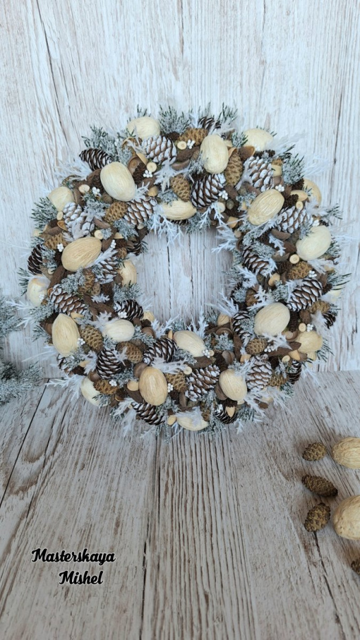 Vánoční věnec na dveře nebo ke krbu 