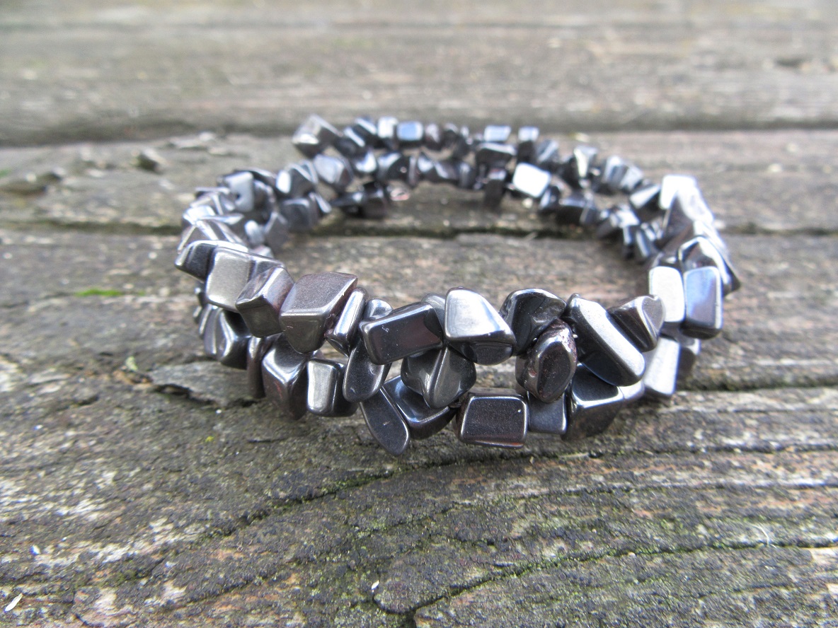 Náramek z magnezitu