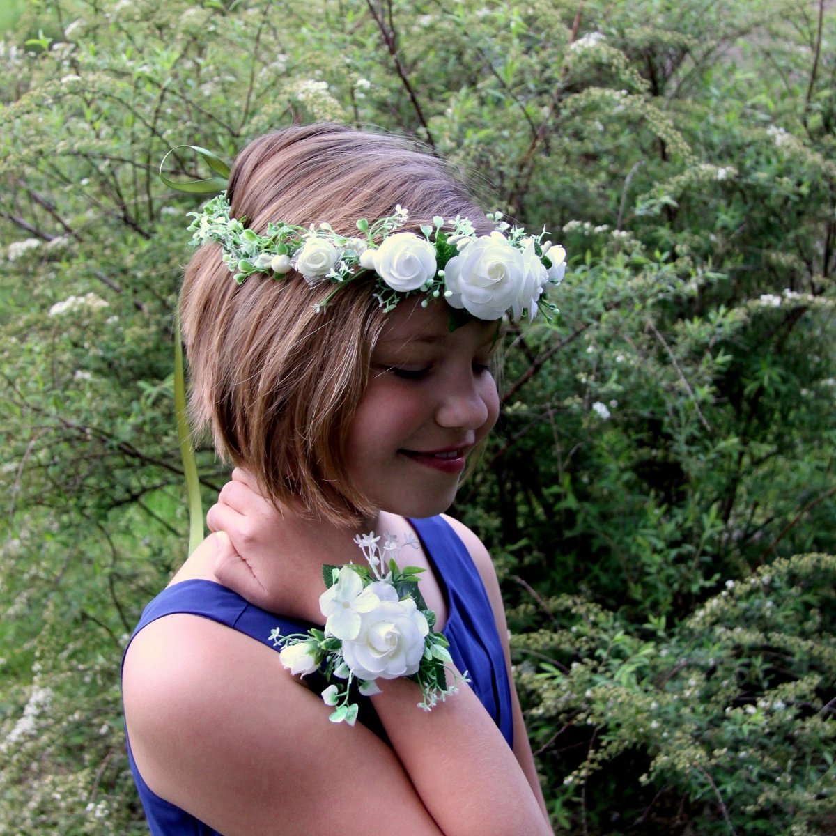 Květinový věneček do vlasů_bílé růže a perly