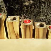 Originální ručně vyráběná dřevěná sada 5ti svícnů.