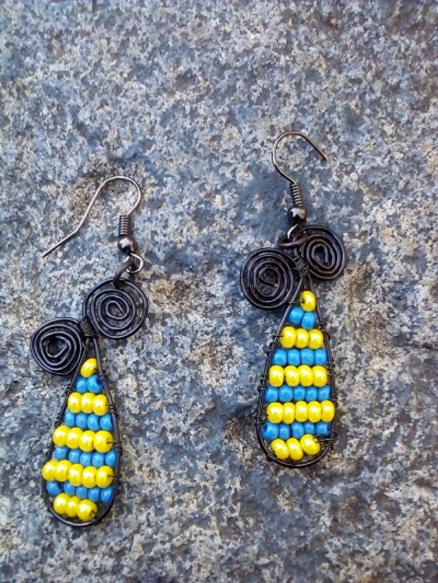 náušnice černé spirálky