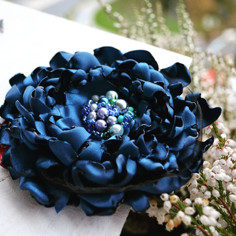 Brož i květ do vlasů Modré z nebe