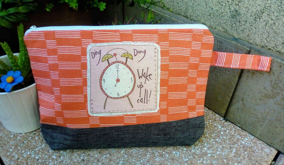 Velká toaletní taška Wake up call!