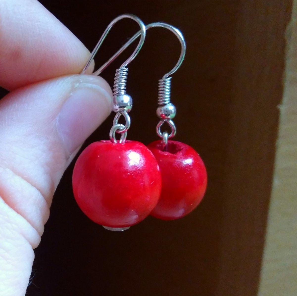 Červené náušničky - dřevěné