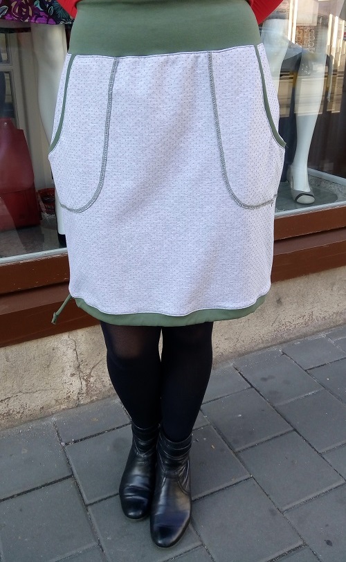 SUKNĚ ŠEDÁ S PUNTÍKY (M)