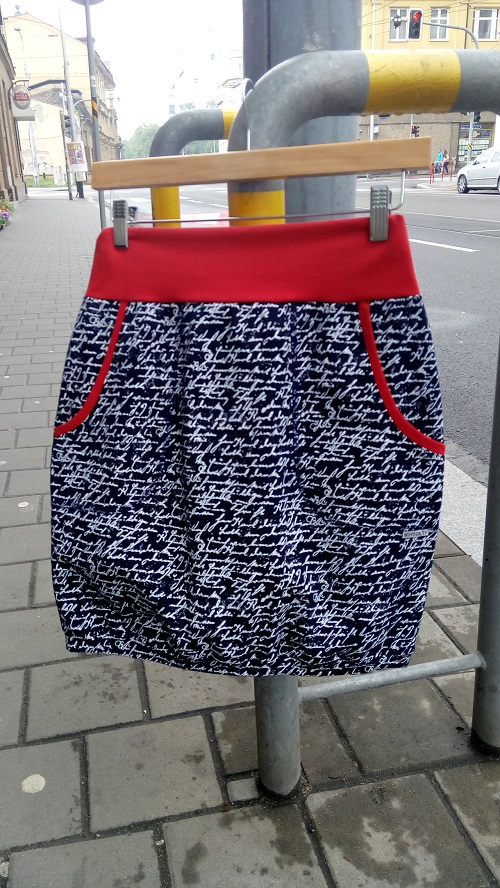 Sukně písmo na tm. modré, velikost XS - XXXL 