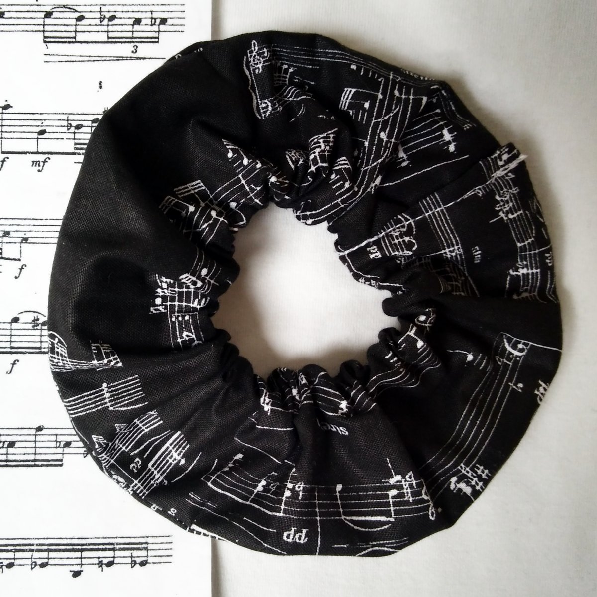 Textilní gumička/náramek – větší notová