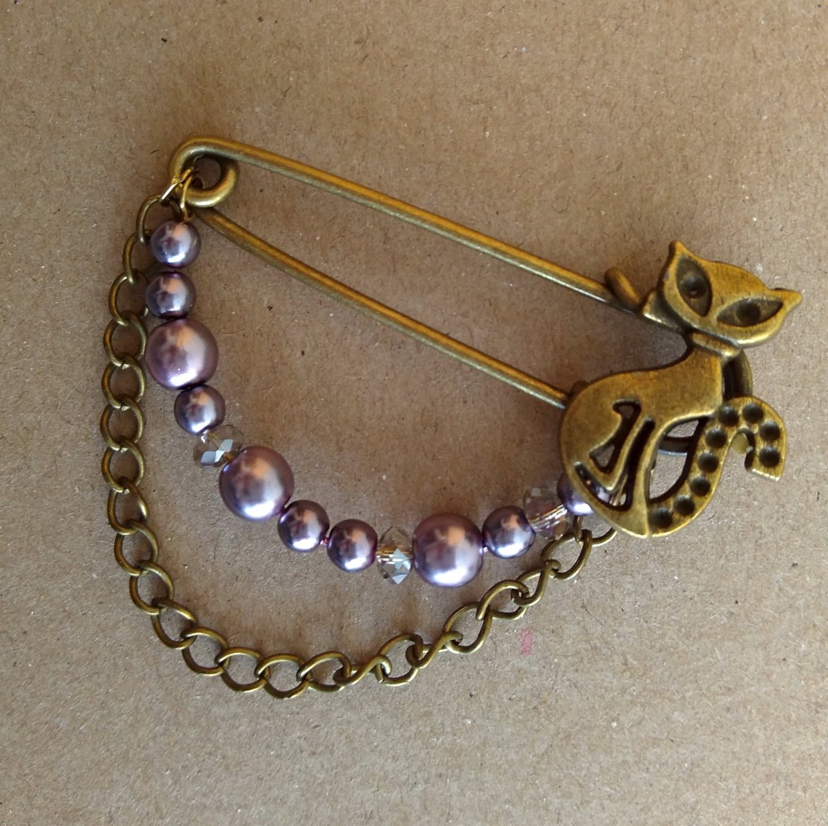 Ozdobný spínací špendlík, elegantní kočka