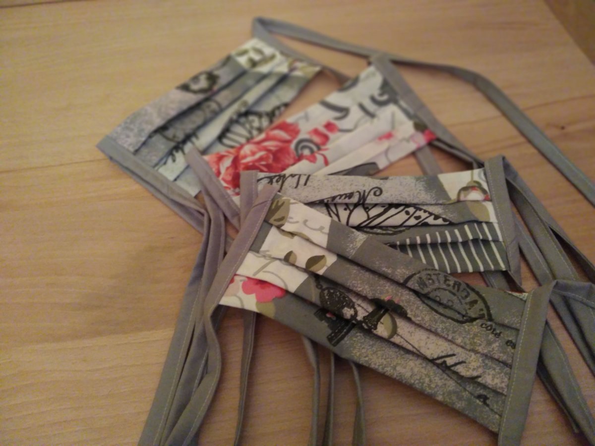 Dvouvrstvá rouška s kapsou