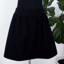 Univerzální černá sukně