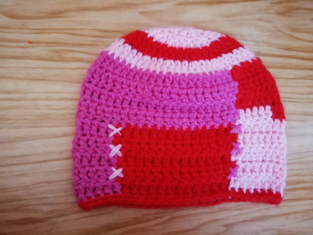 Háčkovaná čepička skladem